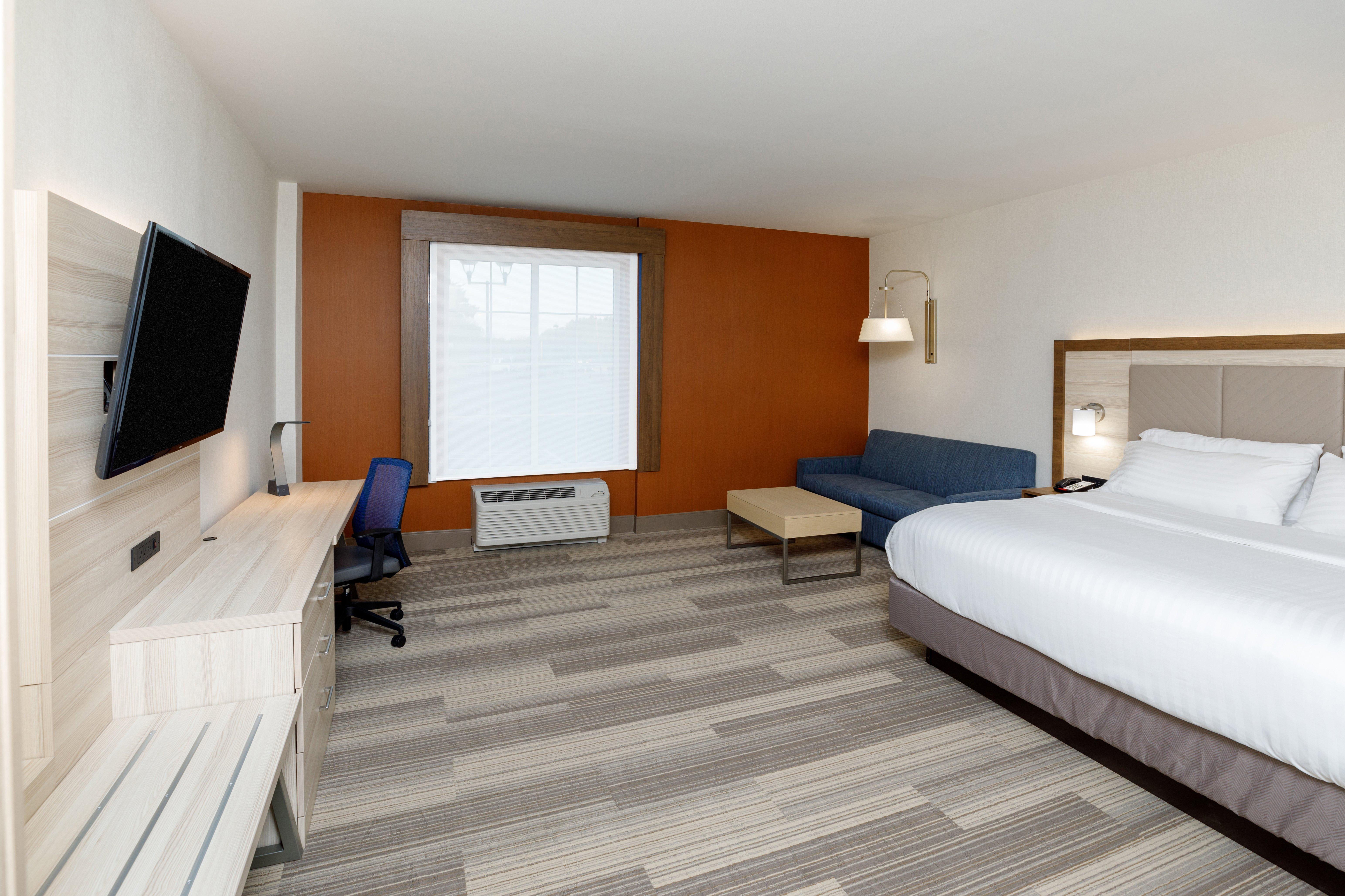 Holiday Inn Express & Suites - Sturbridge By Ihg Exterior photo