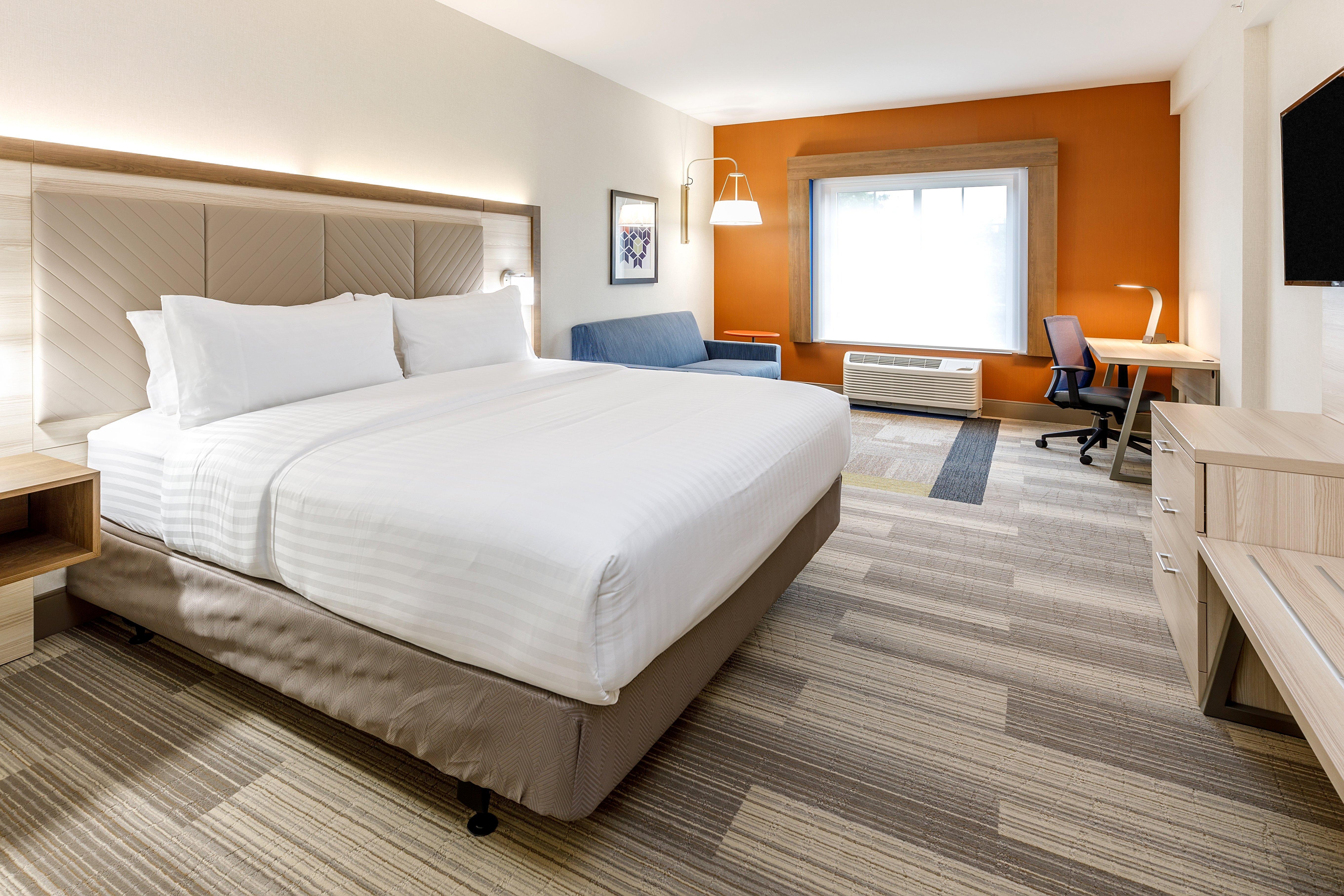 Holiday Inn Express & Suites - Sturbridge By Ihg Exterior photo