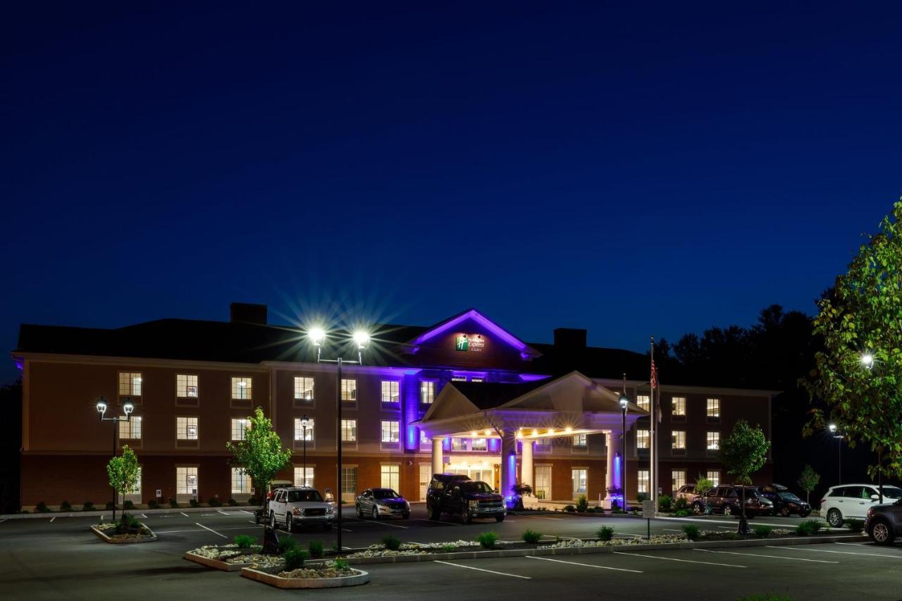 Holiday Inn Express & Suites - Sturbridge By Ihg Exterior photo