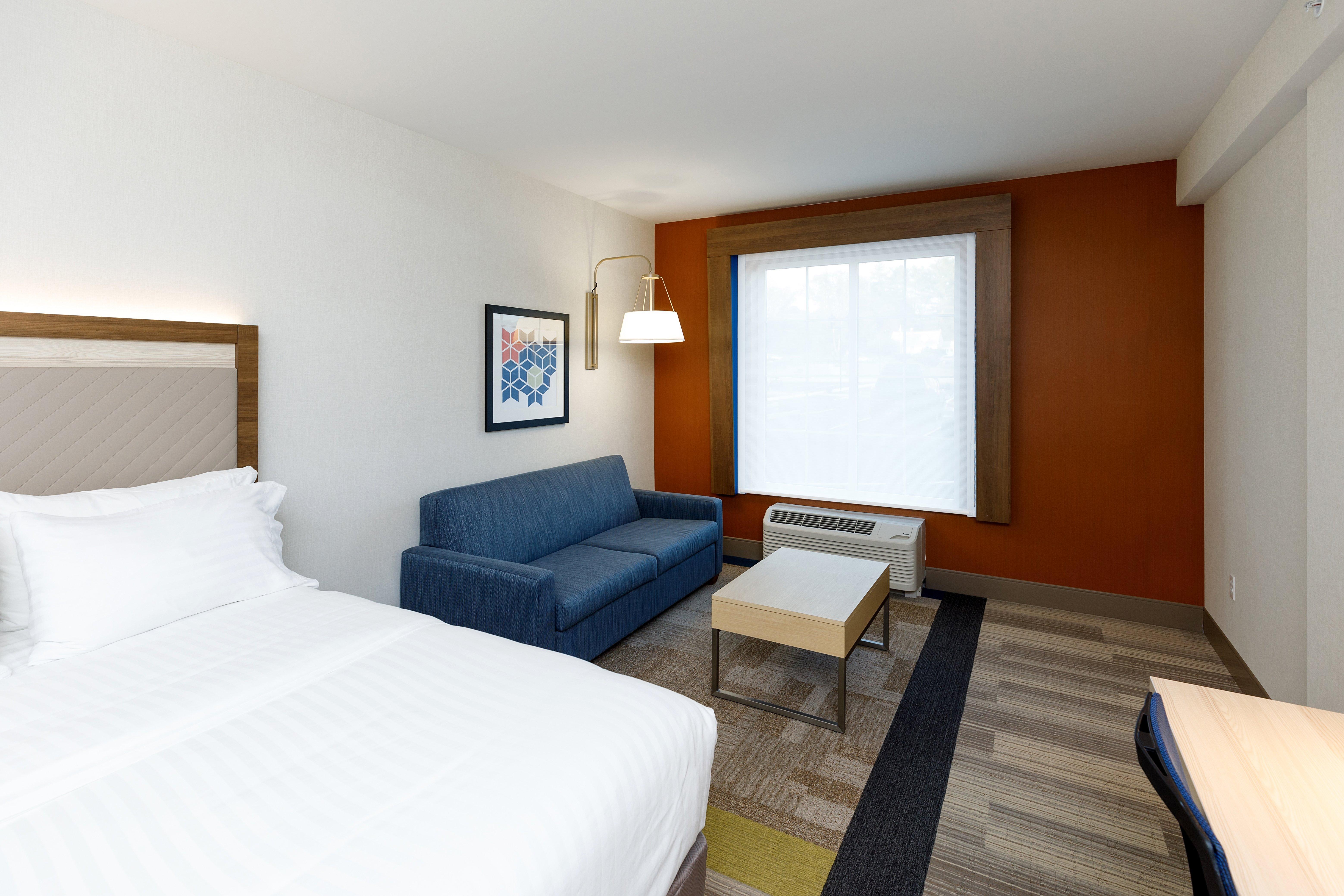 Holiday Inn Express & Suites - Sturbridge By Ihg Exterior photo