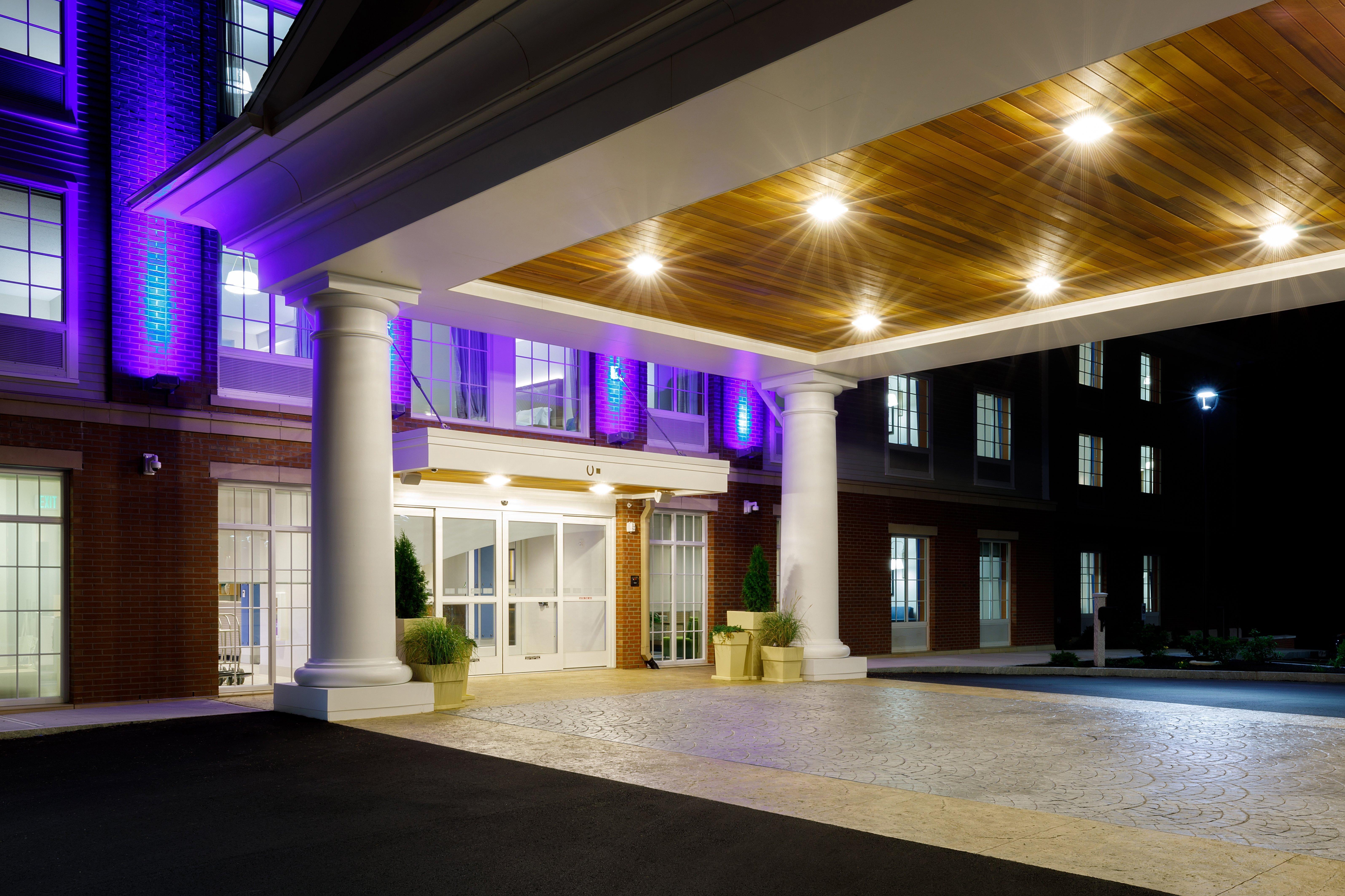 Holiday Inn Express & Suites - Sturbridge By Ihg Exterior photo