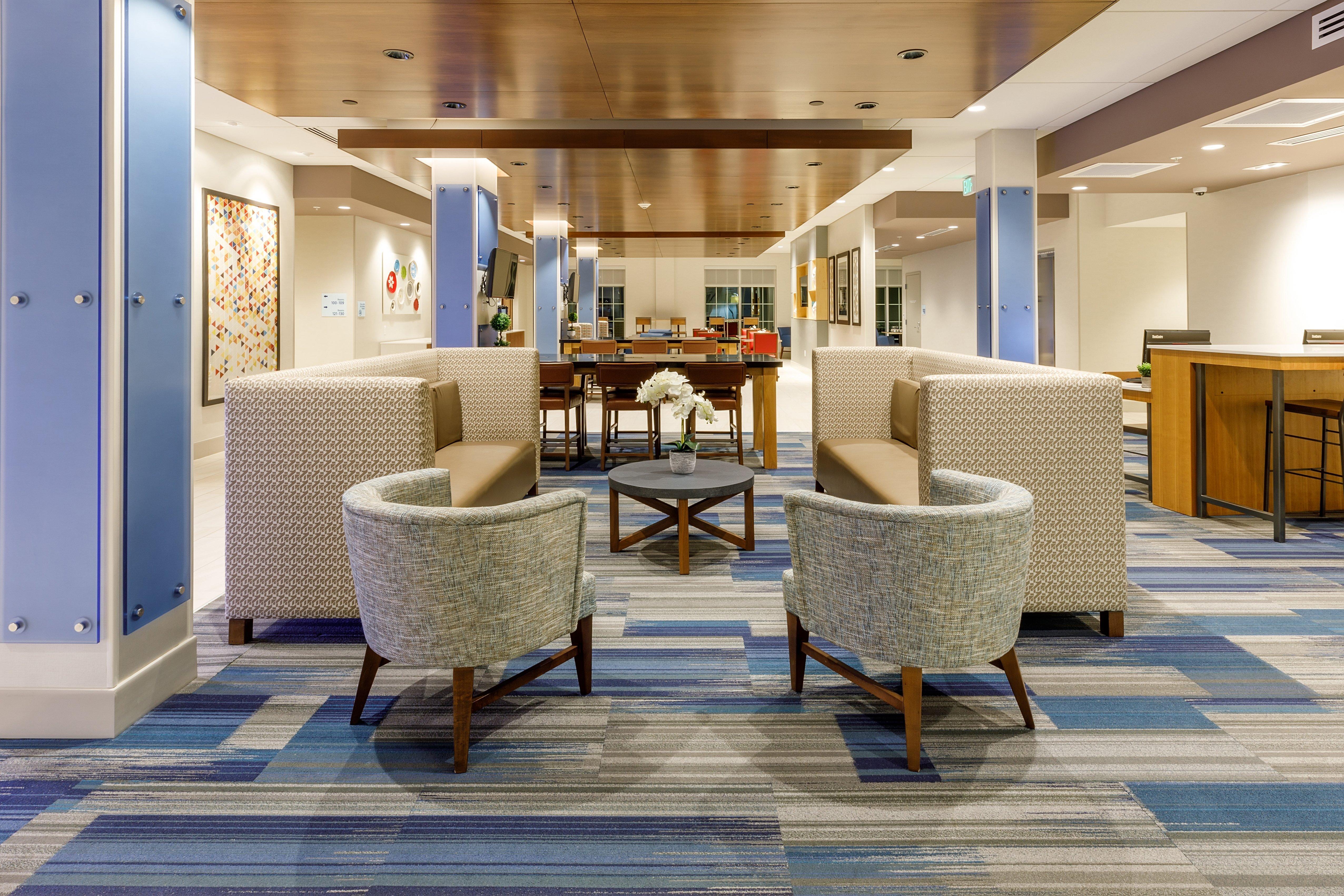 Holiday Inn Express & Suites - Sturbridge By Ihg Exterior photo