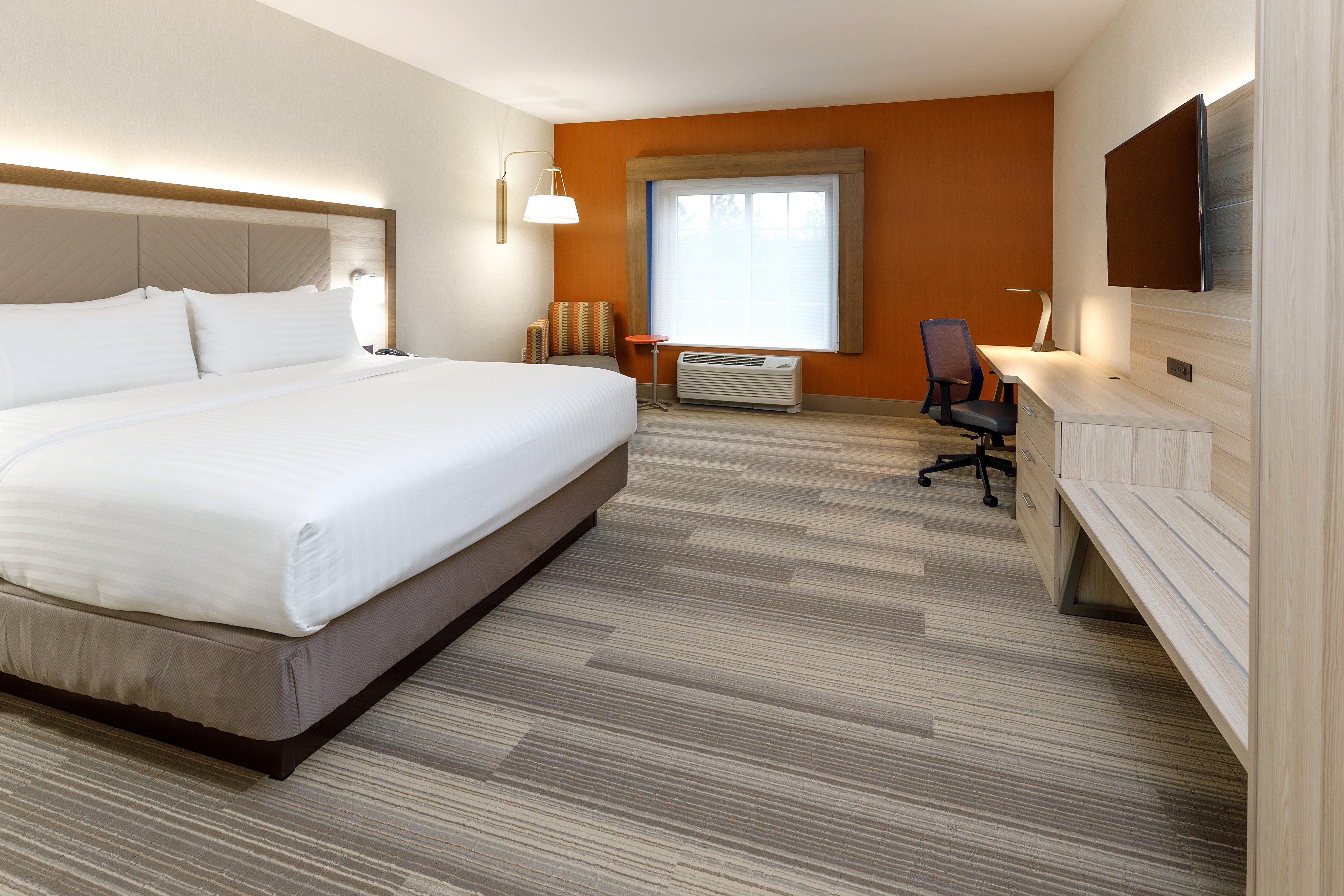 Holiday Inn Express & Suites - Sturbridge By Ihg Exterior photo