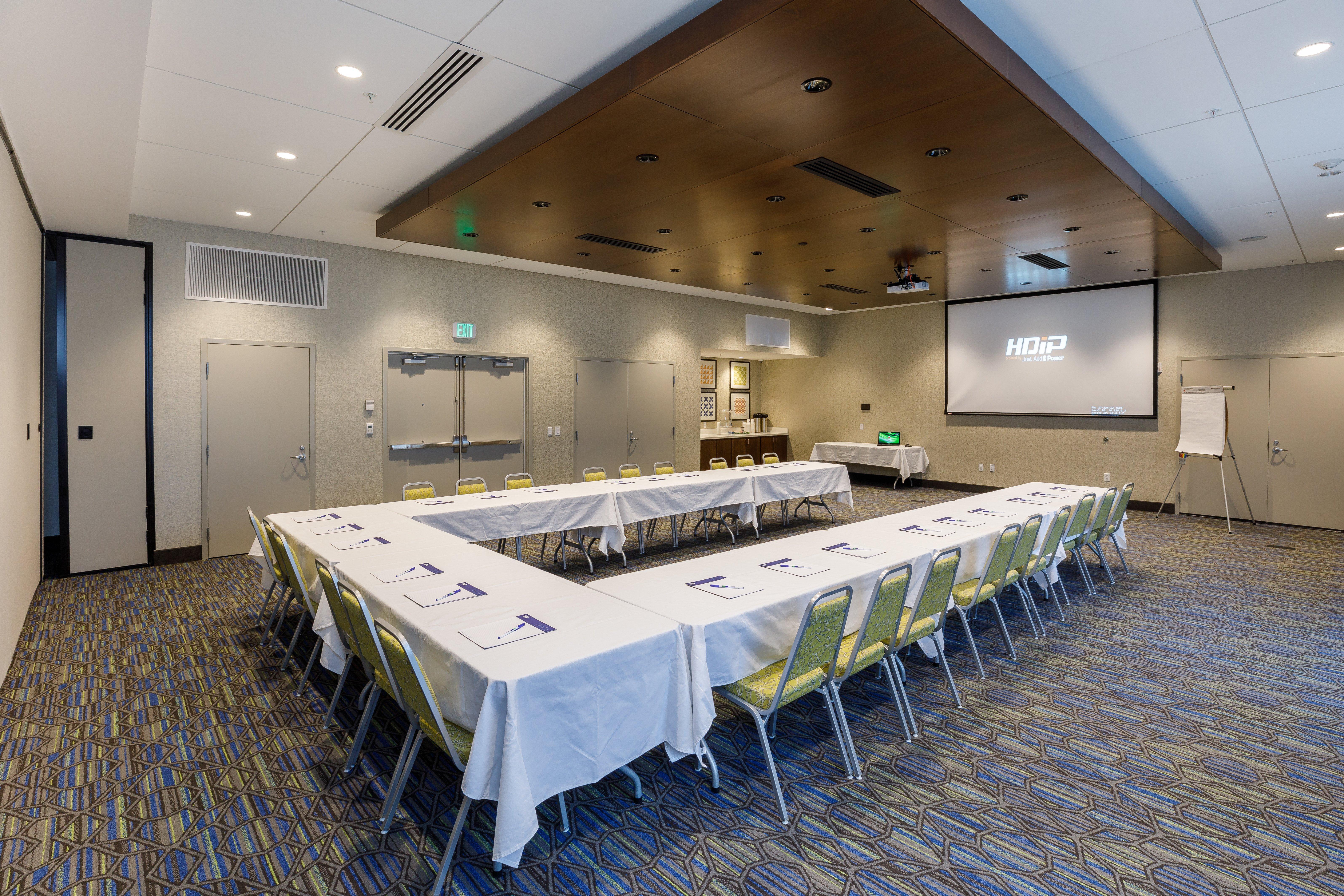 Holiday Inn Express & Suites - Sturbridge By Ihg Exterior photo